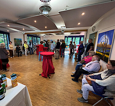 Gäste der Vernissage im Haus der Begegnung Gäste der Vernissage im Haus der Begegnung